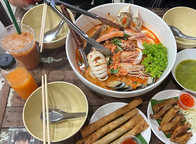 Pe Aor Tom Yum Kung Noodle menu