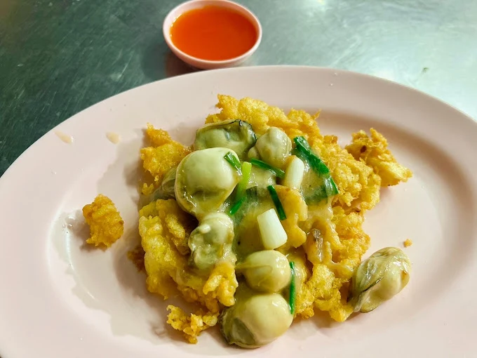 Nai Mong Hoi Thod Oysters Omelet