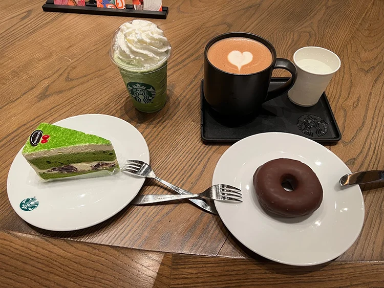 Starbucks Bangkok coffee and cakes